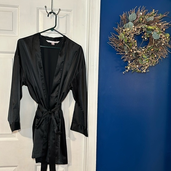 Women’s Victoria’s Secret Black Belted Sequin Robes One Size Fits Most - Picture 2 of 10